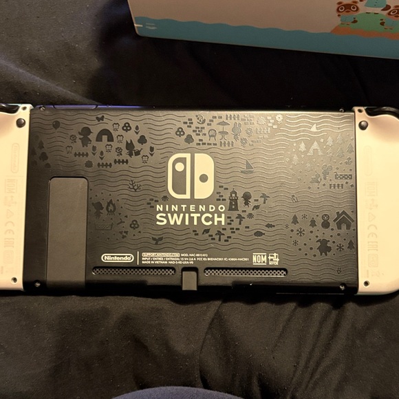 Nintendo Switch Special Edition - Mint Green and Light Blue - Picture 2 of 8